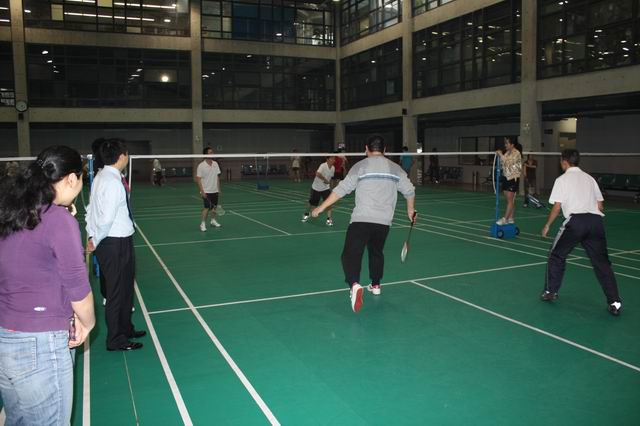 成品片a免人看免费举行第一届羽毛球比赛