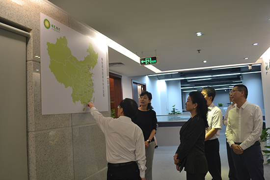 广东省和深圳市总工会领导到成品片a免人看免费调研工会工作