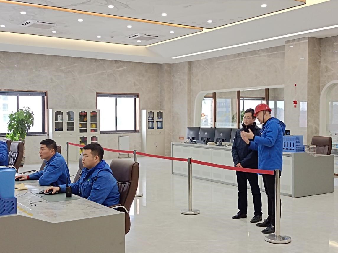 成品片a免人看免费领导到下属项目公司开展新春慰问